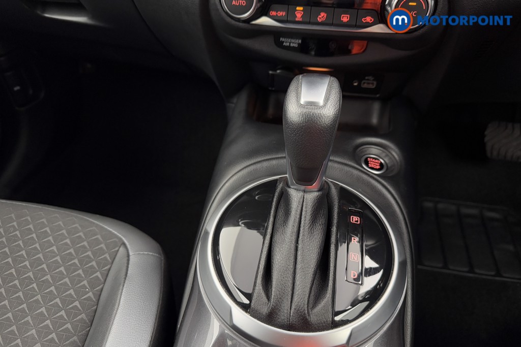 Nissan Juke N-Connecta Automatic Petrol SUV - Stock Number (1572644) - 14th supplementary image
