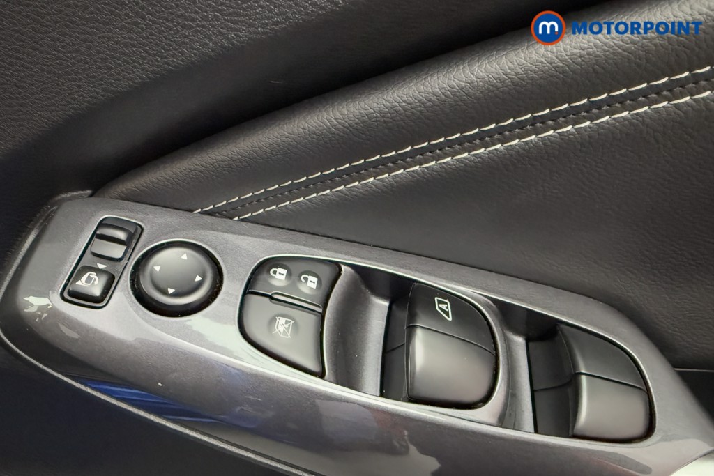 Nissan Juke N-Connecta Automatic Petrol SUV - Stock Number (1572644) - 19th supplementary image