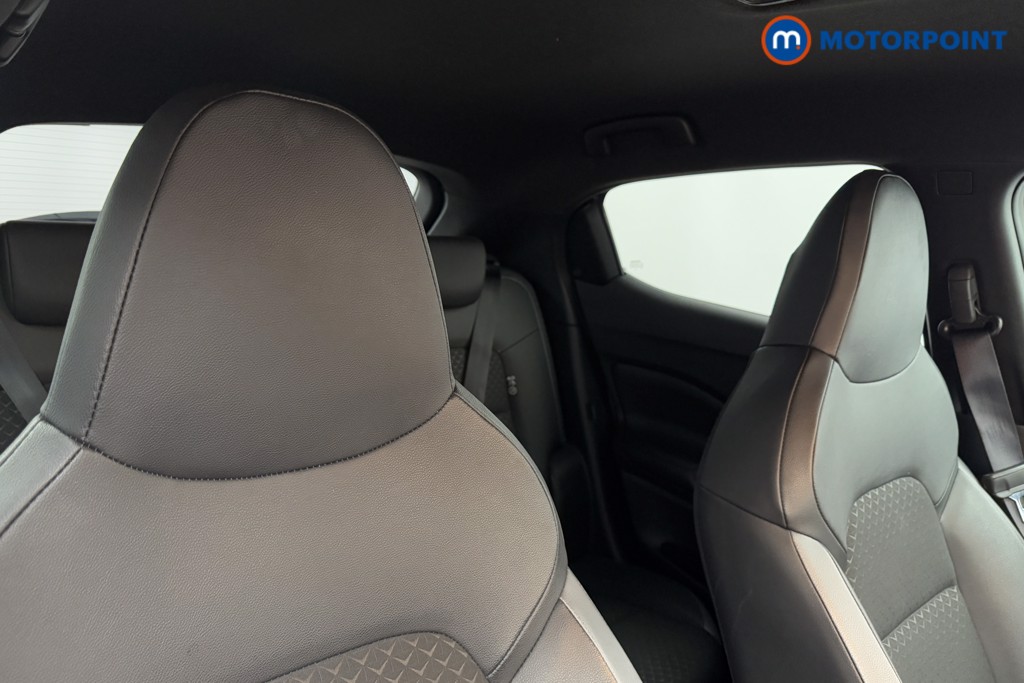 Nissan Juke N-Connecta Automatic Petrol SUV - Stock Number (1572644) - 21st supplementary image