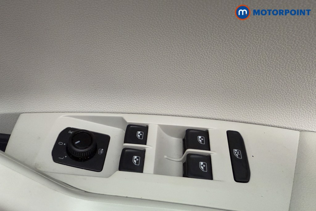 Volkswagen Polo Beats Manual Petrol Hatchback - Stock Number (1574003) - 17th supplementary image