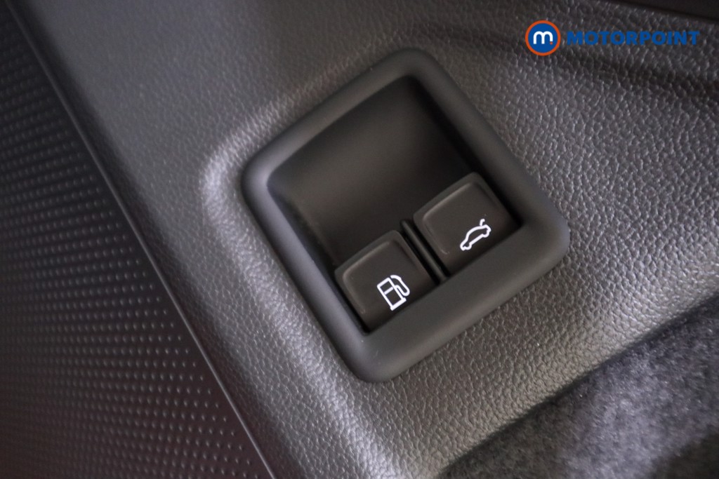 Volkswagen Passat Life Automatic Petrol Plug-In Hybrid Estate - Stock Number (1578080) - 9th supplementary image