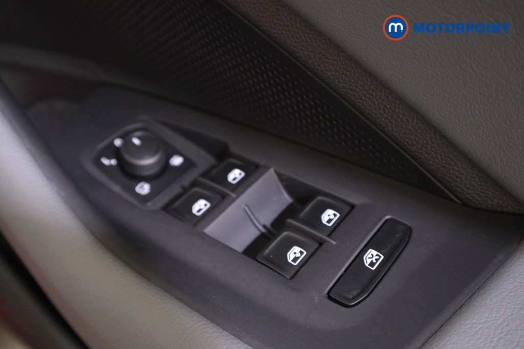 Volkswagen Passat Life Automatic Petrol Plug-In Hybrid Estate - Stock Number (1578080) - 10th supplementary image