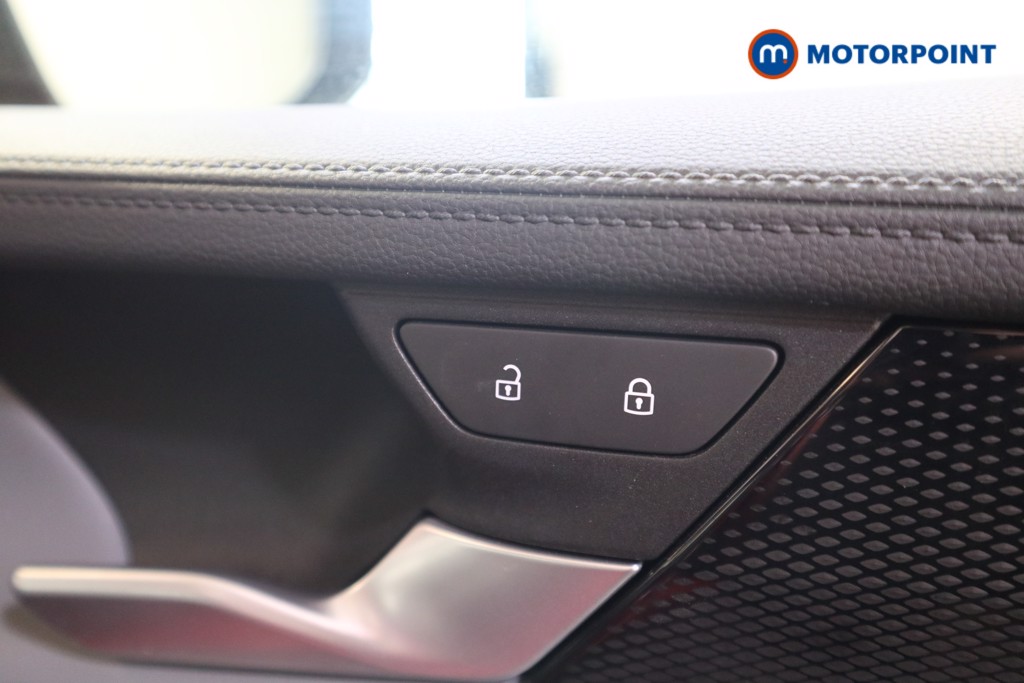 Volkswagen Passat Life Automatic Petrol Plug-In Hybrid Estate - Stock Number (1578080) - 11th supplementary image
