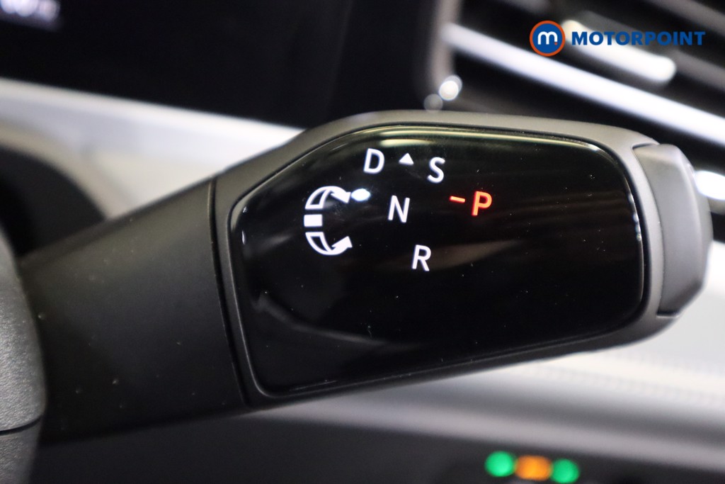 Volkswagen Passat Life Automatic Petrol Plug-In Hybrid Estate - Stock Number (1578104) - 5th supplementary image