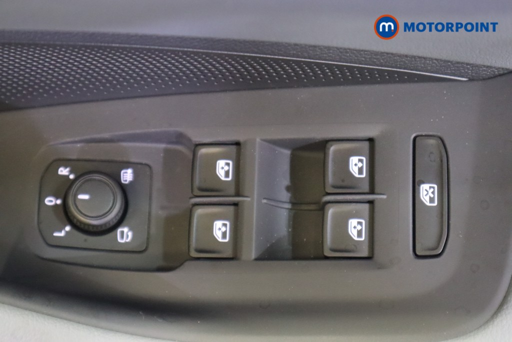 Volkswagen Passat Life Automatic Petrol Plug-In Hybrid Estate - Stock Number (1578104) - 15th supplementary image