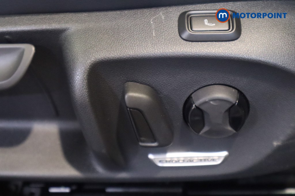 Volkswagen Passat Life Automatic Petrol Plug-In Hybrid Estate - Stock Number (1578104) - 16th supplementary image