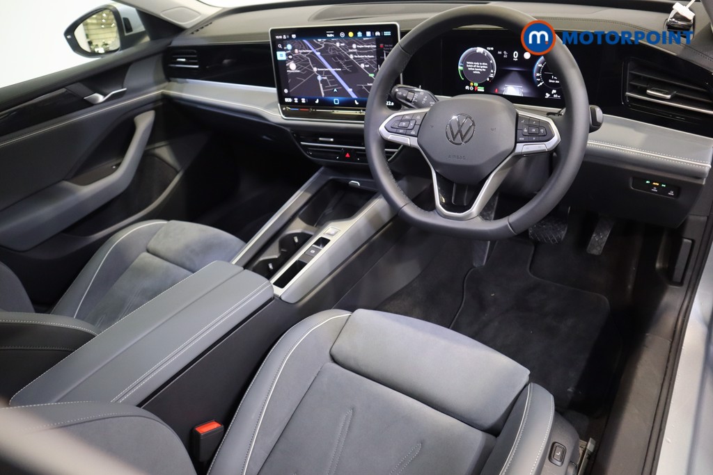 Volkswagen Passat Life Automatic Petrol Plug-In Hybrid Estate - Stock Number (1578104) - 1st supplementary image