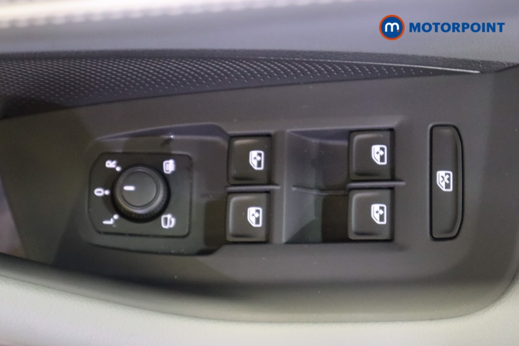 Volkswagen Passat Life Automatic Petrol Plug-In Hybrid Estate - Stock Number (1578109) - 15th supplementary image