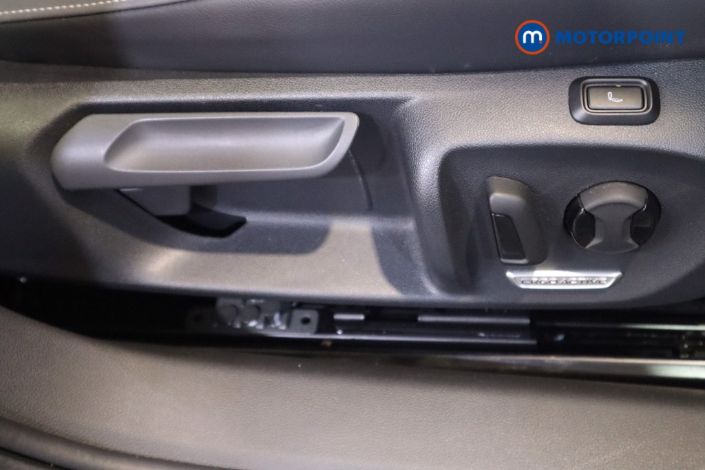 Volkswagen Passat Life Automatic Petrol Plug-In Hybrid Estate - Stock Number (1578109) - 16th supplementary image