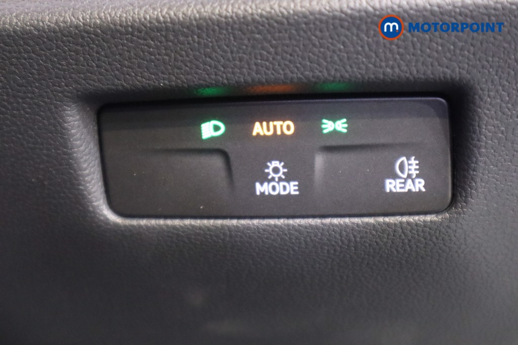 Volkswagen Passat Life Automatic Petrol Plug-In Hybrid Estate - Stock Number (1578109) - 17th supplementary image