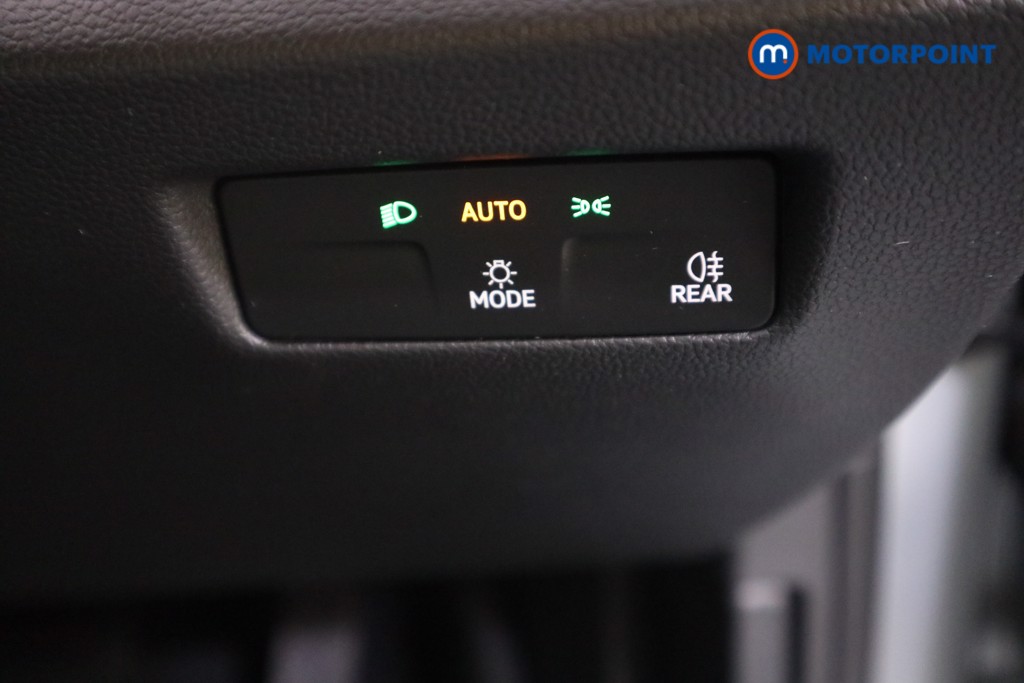 Volkswagen Passat Life Automatic Petrol Plug-In Hybrid Estate - Stock Number (1578121) - 8th supplementary image