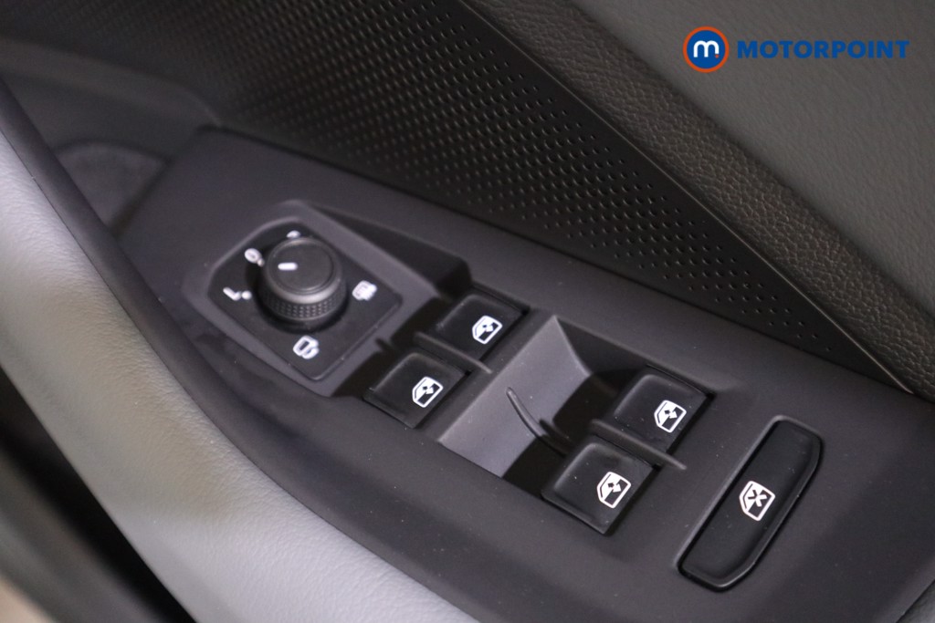 Volkswagen Passat Life Automatic Petrol Plug-In Hybrid Estate - Stock Number (1578121) - 9th supplementary image