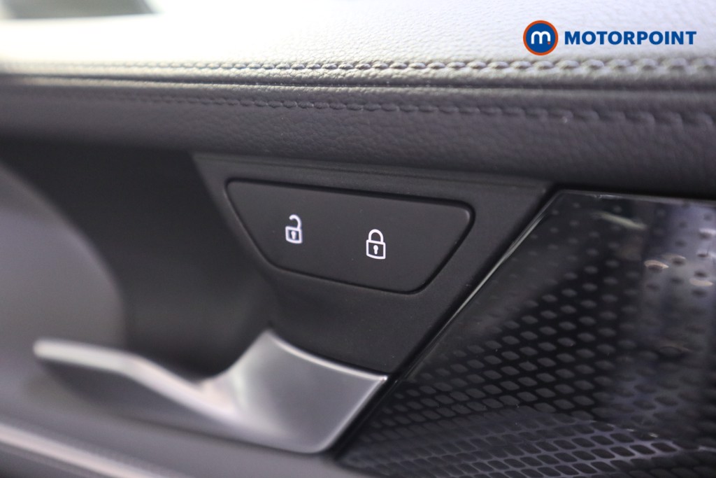 Volkswagen Passat Life Automatic Petrol Plug-In Hybrid Estate - Stock Number (1578121) - 10th supplementary image