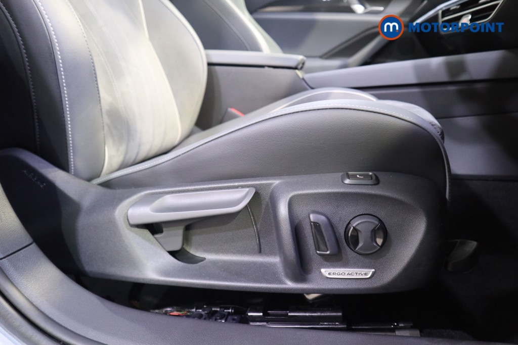 Volkswagen Passat Life Automatic Petrol Plug-In Hybrid Estate - Stock Number (1578121) - 11th supplementary image