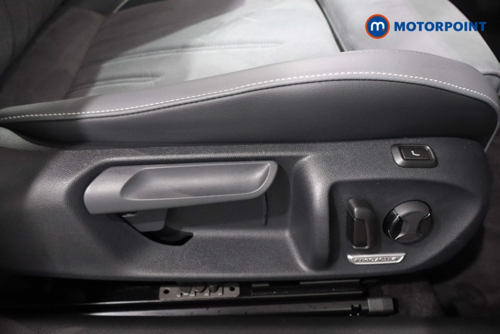 Volkswagen Passat Life Automatic Petrol Plug-In Hybrid Estate - Stock Number (1578157) - 23rd supplementary image