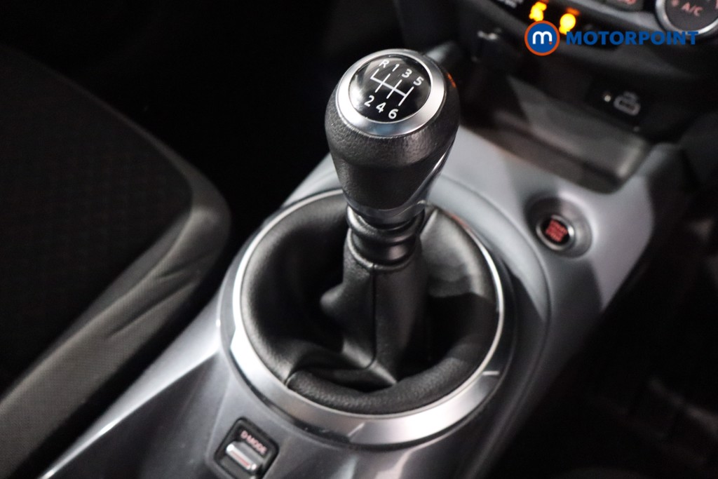 Nissan Juke N-Connecta Manual Petrol SUV - Stock Number (1579494) - 14th supplementary image