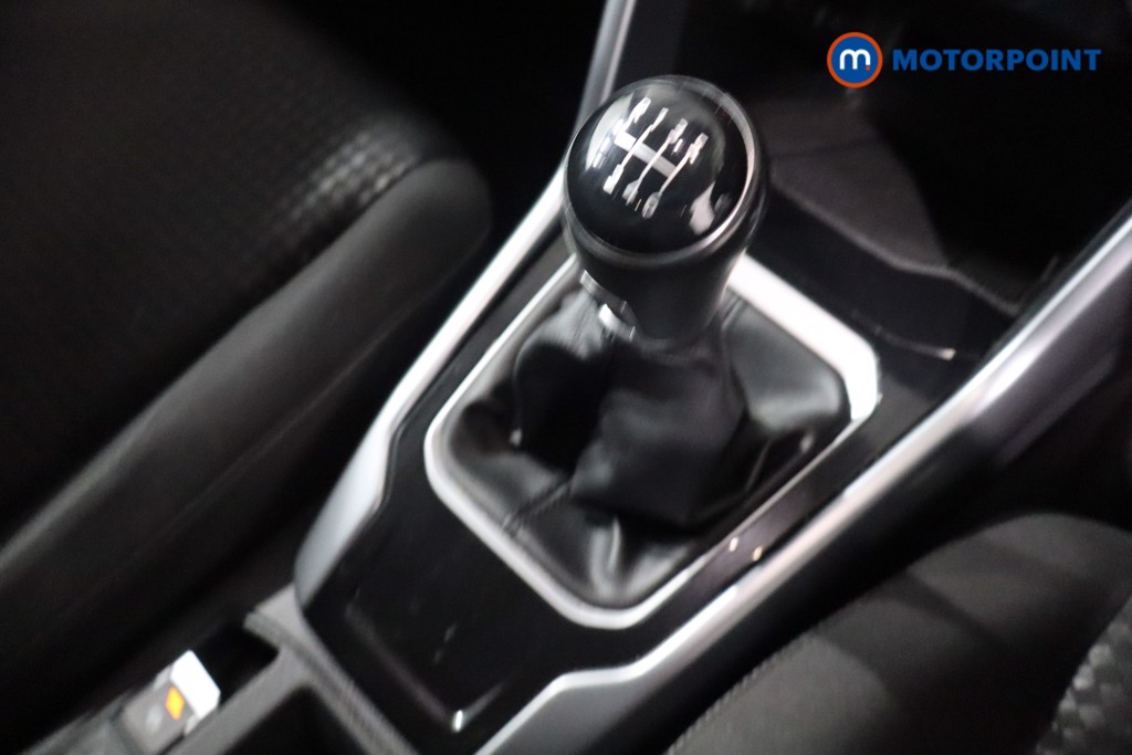 Volkswagen T-Roc Active Manual Petrol SUV - Stock Number (1579942) - 14th supplementary image