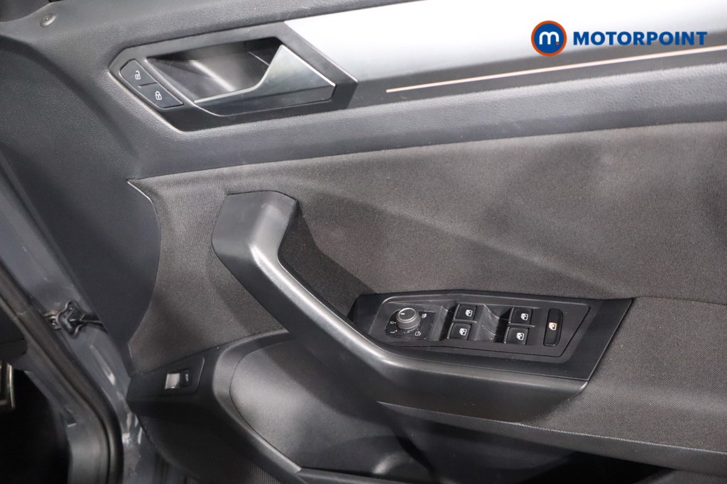 Volkswagen T-Roc Active Manual Petrol SUV - Stock Number (1579942) - 23rd supplementary image