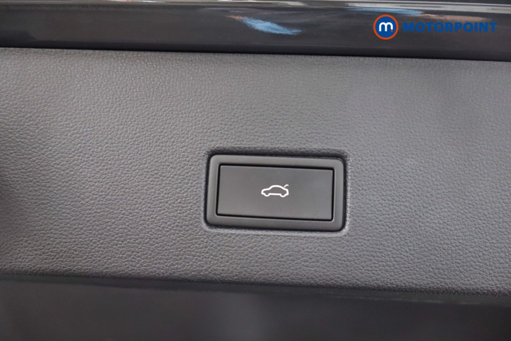 Volkswagen T-Roc Active Manual Petrol SUV - Stock Number (1579942) - 37th supplementary image