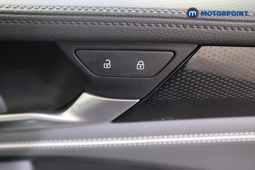 Volkswagen Passat Life Automatic Petrol Plug-In Hybrid Estate - Stock Number (1580439) - 9th supplementary image
