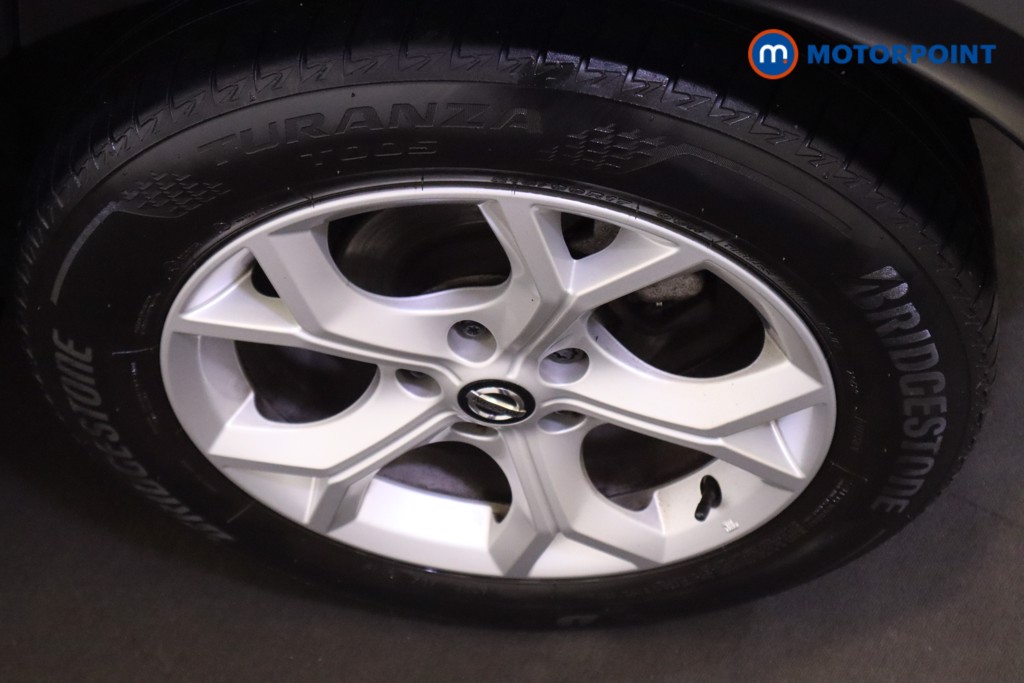 Nissan Juke N-Connecta Manual Petrol SUV - Stock Number (1581162) - 9th supplementary image