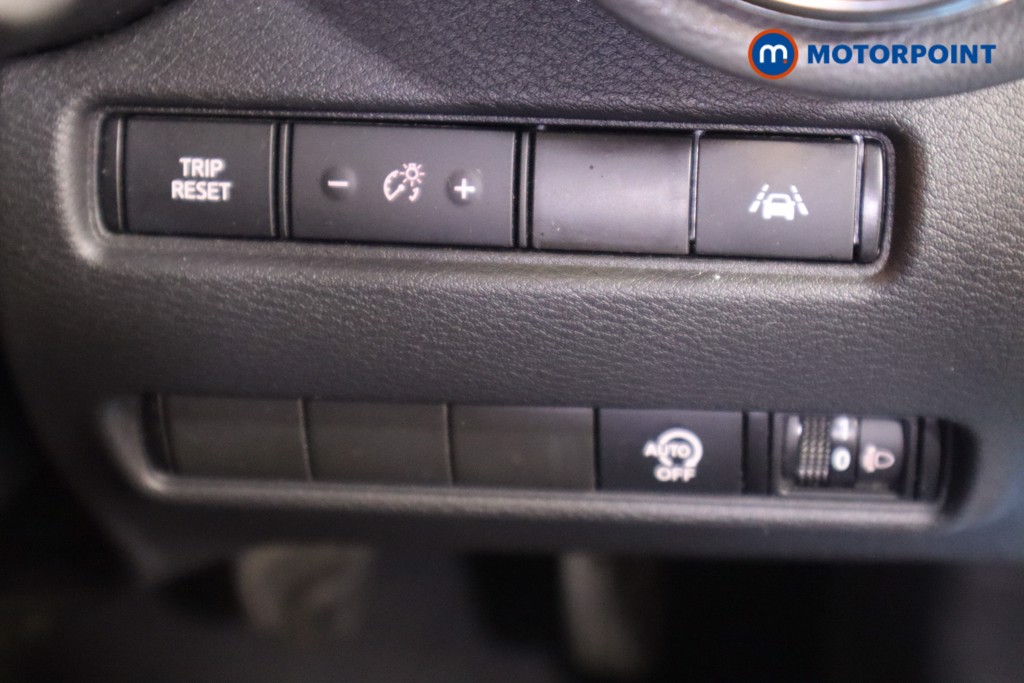 Nissan Juke N-Connecta Manual Petrol SUV - Stock Number (1581162) - 15th supplementary image