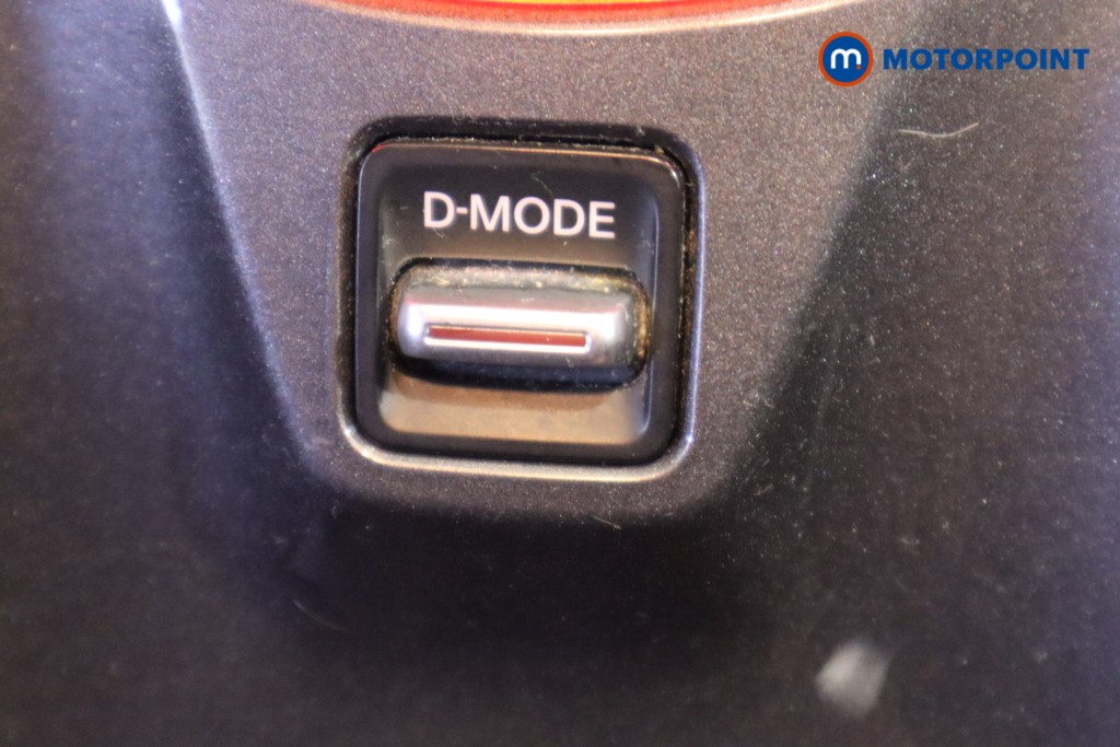 Nissan Juke N-Connecta Manual Petrol SUV - Stock Number (1581162) - 21st supplementary image