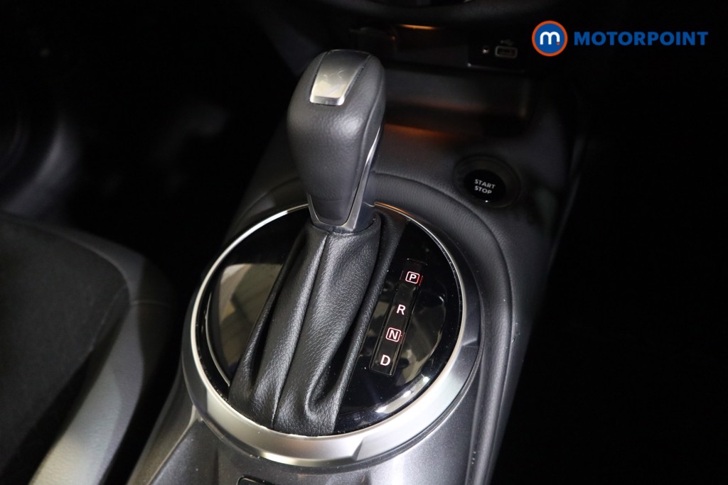 Nissan Juke N-Connecta Automatic Petrol-Electric Hybrid SUV - Stock Number (1569318) - 8th supplementary image