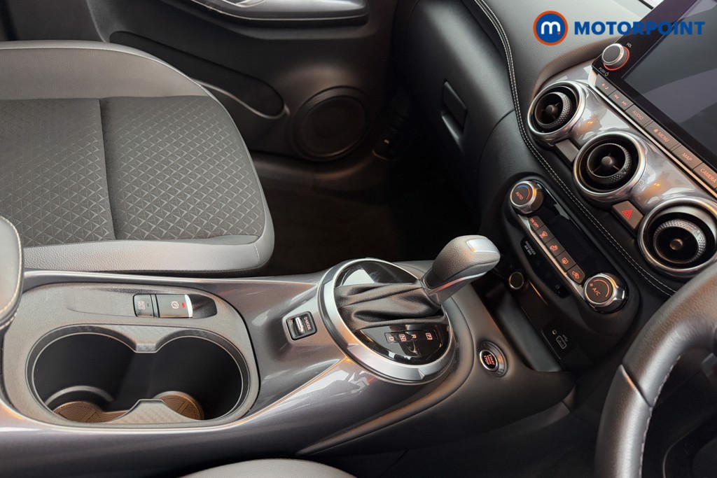 Nissan Juke N-Connecta Automatic Petrol SUV - Stock Number (1572640) - 15th supplementary image
