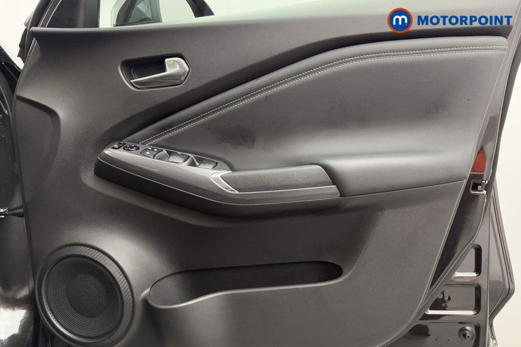 Nissan Juke N-Connecta Automatic Petrol SUV - Stock Number (1572640) - 17th supplementary image