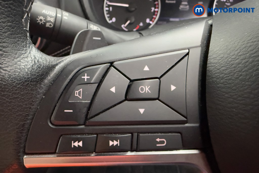 Nissan Juke N-Connecta Automatic Petrol SUV - Stock Number (1572669) - 4th supplementary image