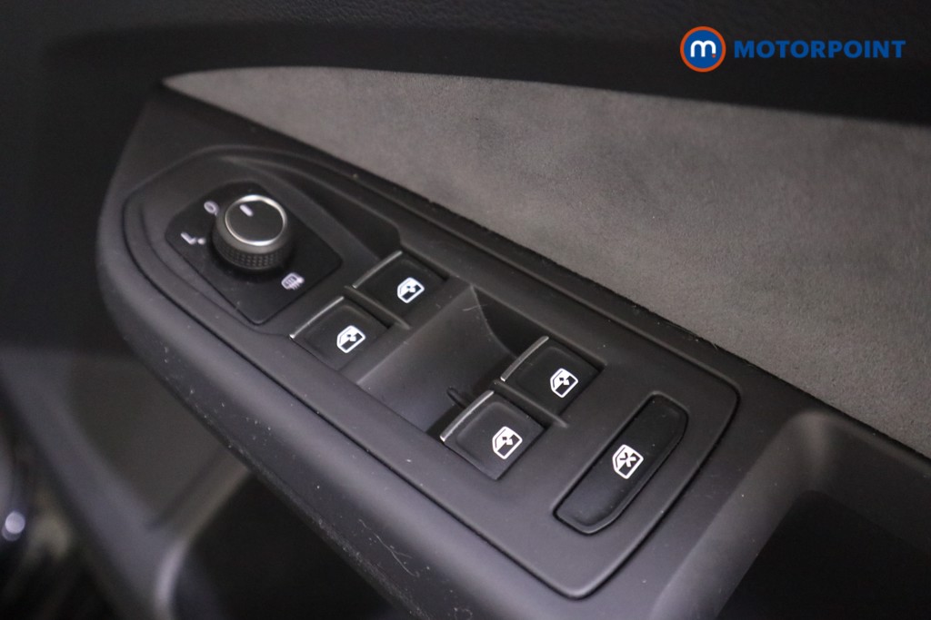 Volkswagen Golf R-Line Manual Diesel Estate - Stock Number (1572832) - 9th supplementary image