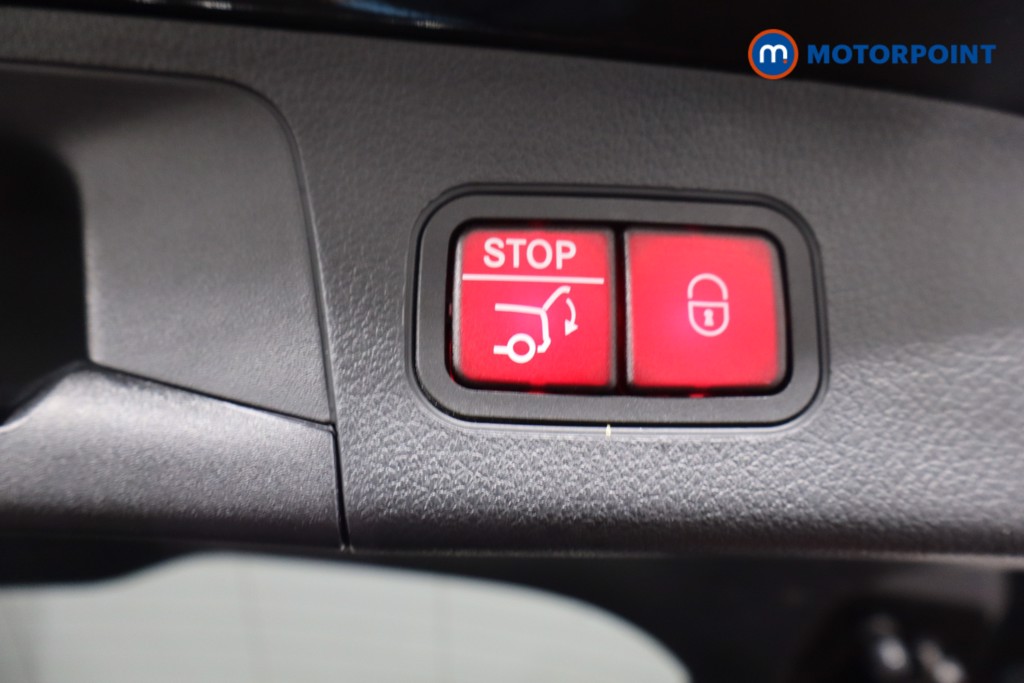 Mercedes-Benz GLA Amg Line Automatic Petrol SUV - Stock Number (1575561) - 38th supplementary image