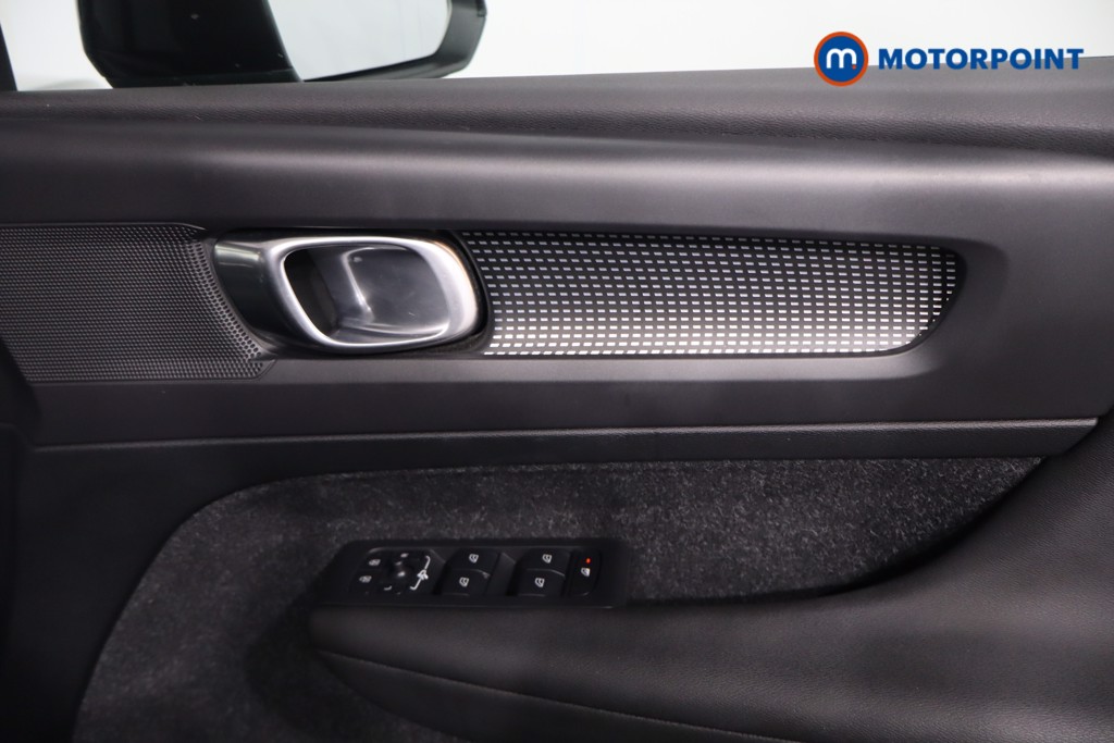 Volvo Xc40 R Design Manual Petrol SUV - Stock Number (1575918) - 22nd supplementary image
