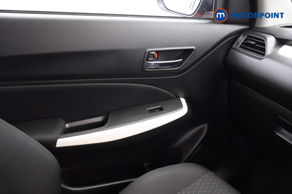 Suzuki Swift Attitude Manual Petrol Hatchback - Stock Number (1576492) - 7th supplementary image