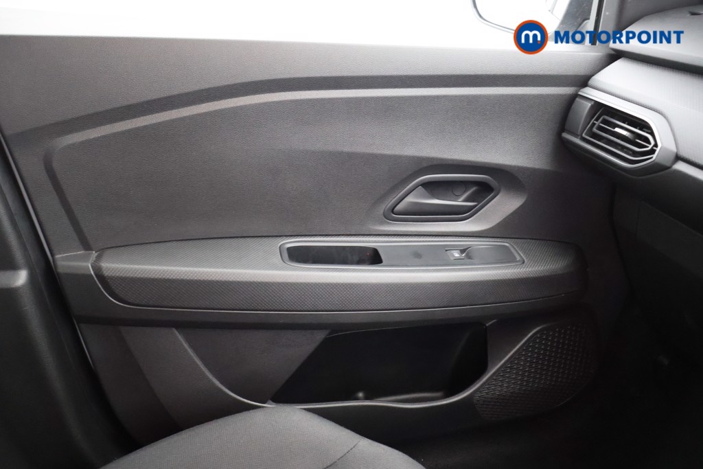 Dacia Sandero Essential Manual Petrol Hatchback - Stock Number (1577259) - 8th supplementary image