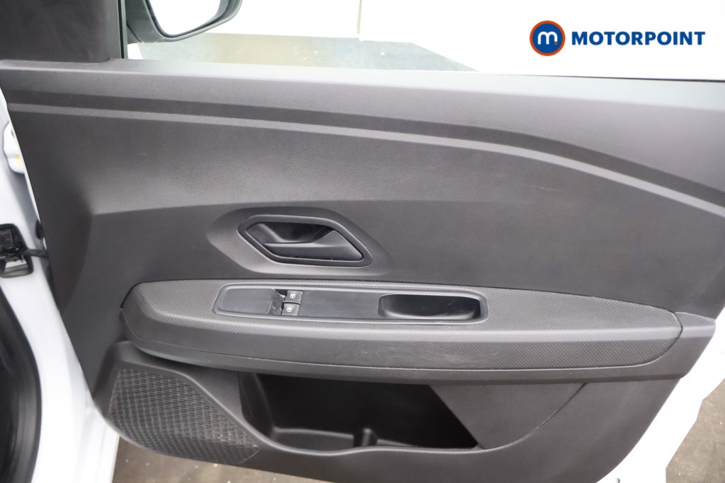 Dacia Sandero Essential Manual Petrol Hatchback - Stock Number (1577259) - 9th supplementary image