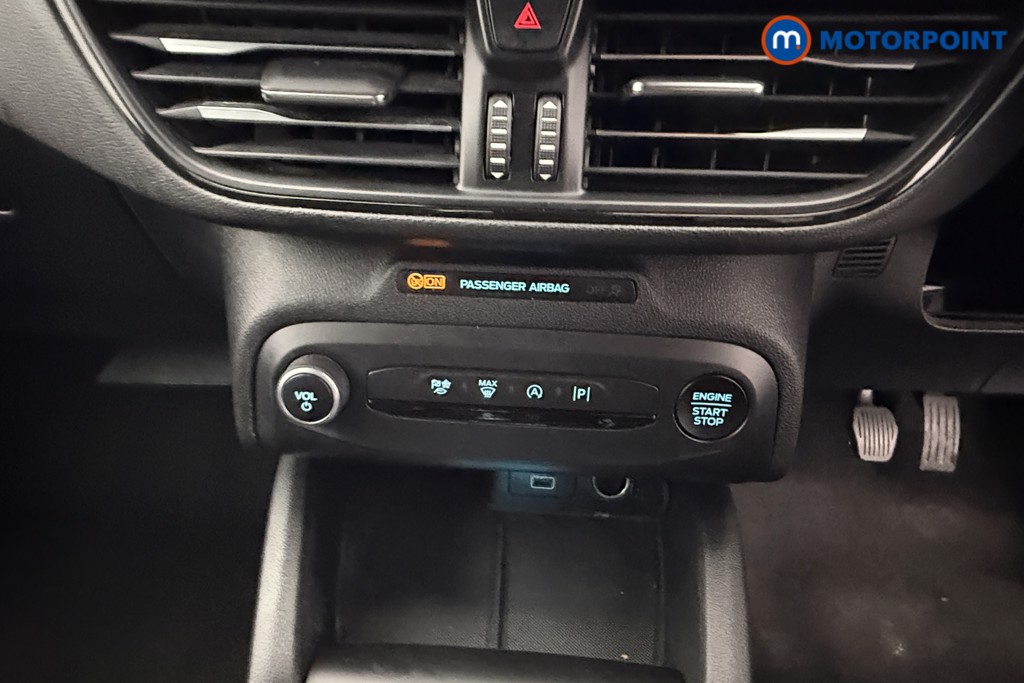 Ford Focus St-Line Edition Manual Petrol-Electric Hybrid Hatchback - Stock Number (1577873) - 9th supplementary image