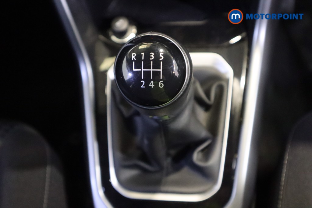 Volkswagen T-Roc Active Manual Petrol SUV - Stock Number (1577997) - 5th supplementary image