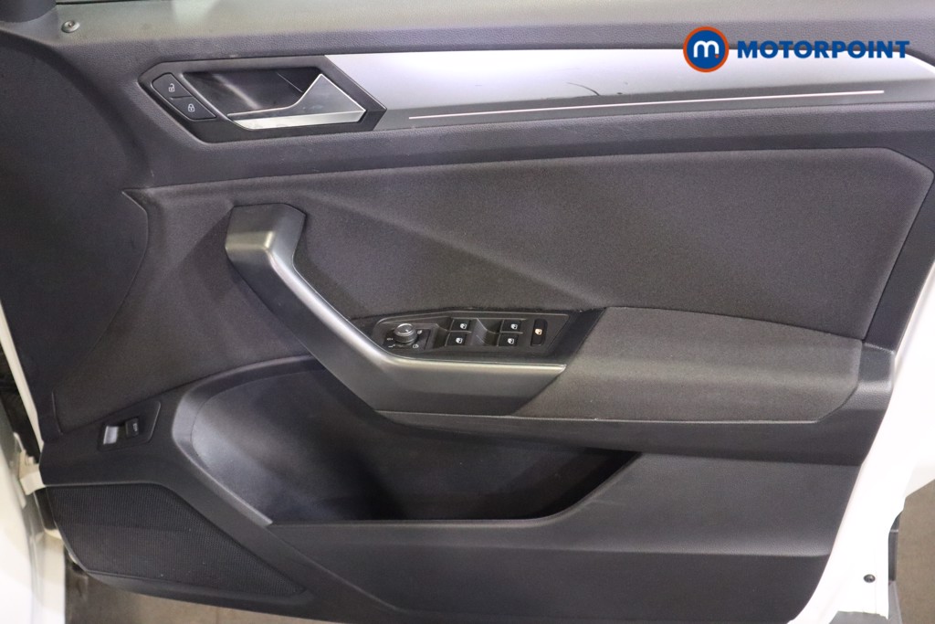 Volkswagen T-Roc Active Manual Petrol SUV - Stock Number (1577997) - 13th supplementary image