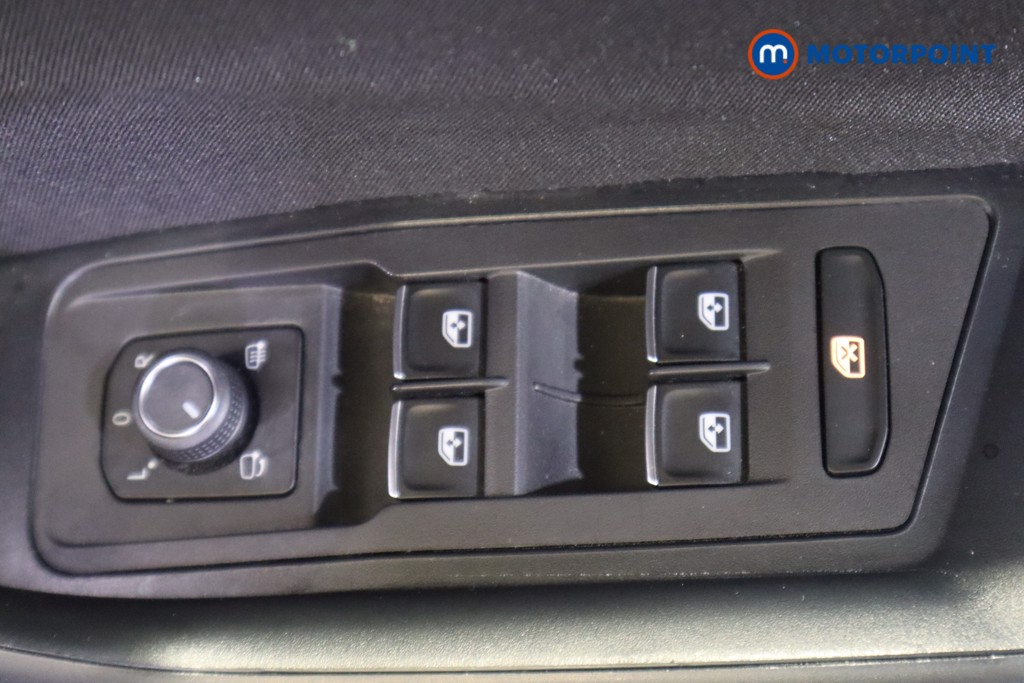 Volkswagen T-Roc Active Manual Petrol SUV - Stock Number (1577997) - 15th supplementary image