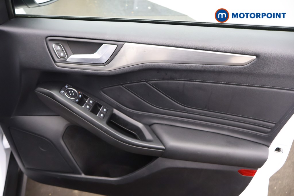 Ford Focus Titanium Manual Petrol Hatchback - Stock Number (1578027) - 9th supplementary image