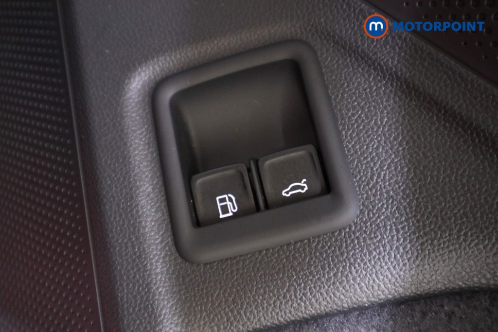 Volkswagen Passat Life Automatic Petrol Plug-In Hybrid Estate - Stock Number (1578088) - 9th supplementary image