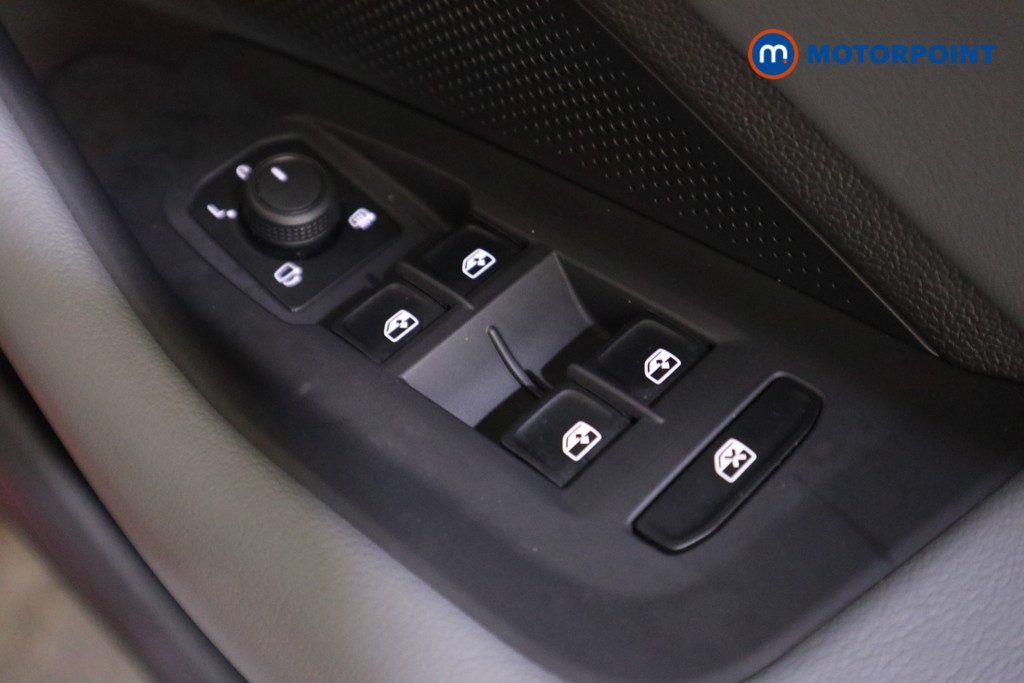 Volkswagen Passat Life Automatic Petrol Plug-In Hybrid Estate - Stock Number (1578088) - 10th supplementary image