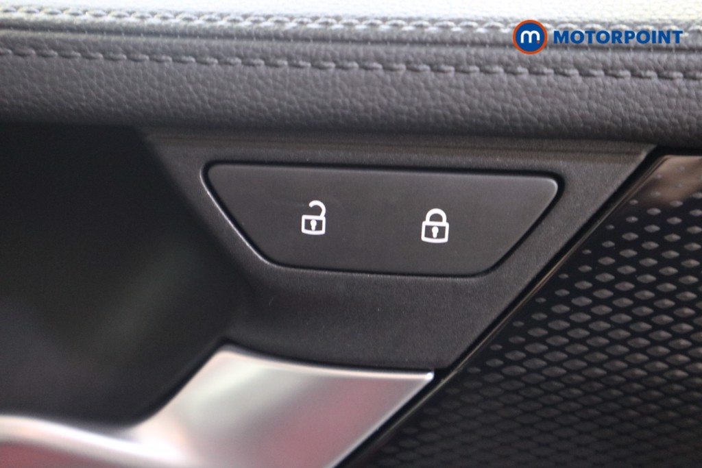Volkswagen Passat Life Automatic Petrol Plug-In Hybrid Estate - Stock Number (1578088) - 11th supplementary image