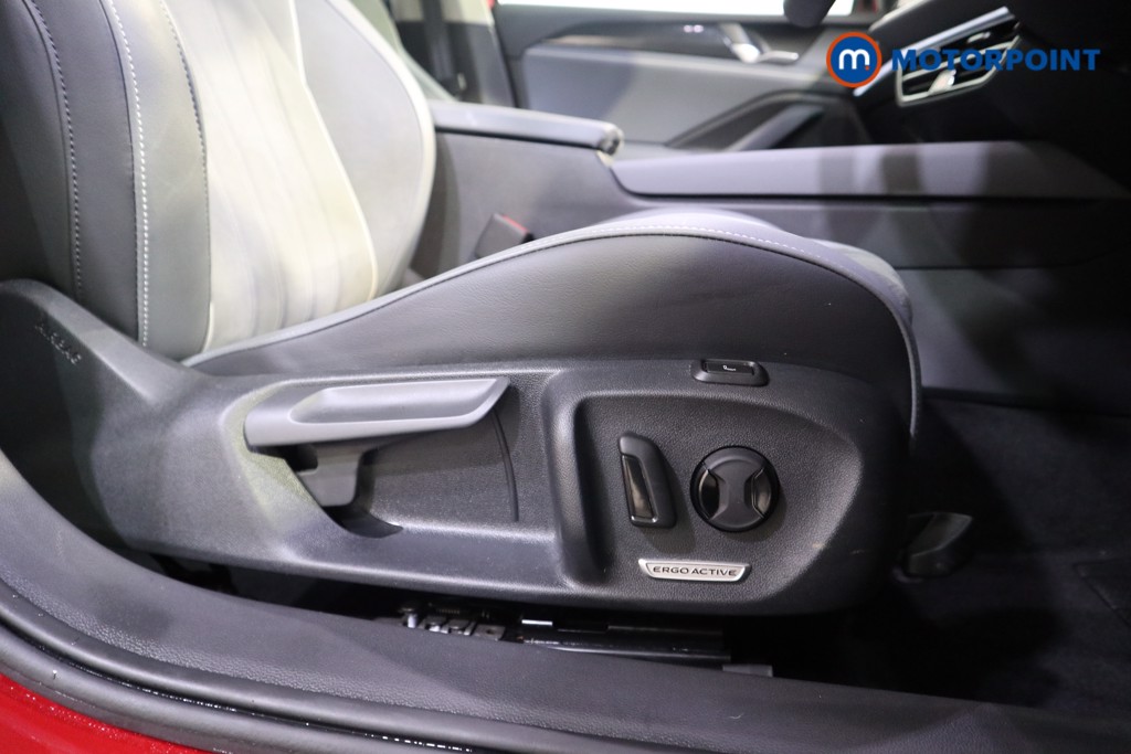 Volkswagen Passat Life Automatic Petrol Plug-In Hybrid Estate - Stock Number (1578088) - 12th supplementary image