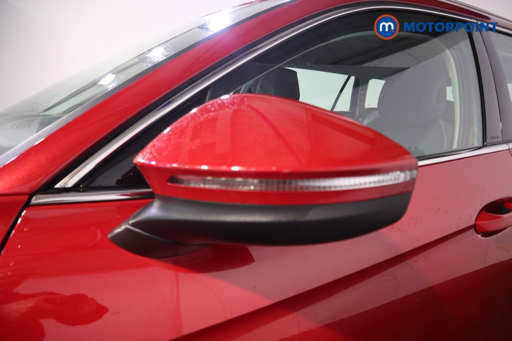 Volkswagen Passat Life Automatic Petrol Plug-In Hybrid Estate - Stock Number (1578088) - 26th supplementary image