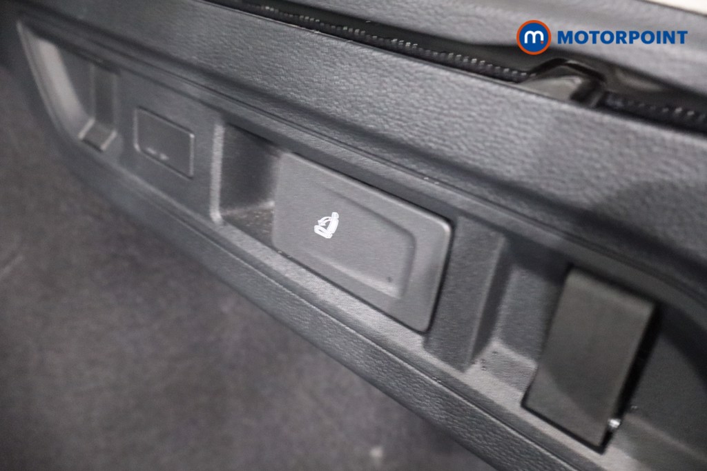Volkswagen Passat Life Automatic Petrol Plug-In Hybrid Estate - Stock Number (1578097) - 38th supplementary image