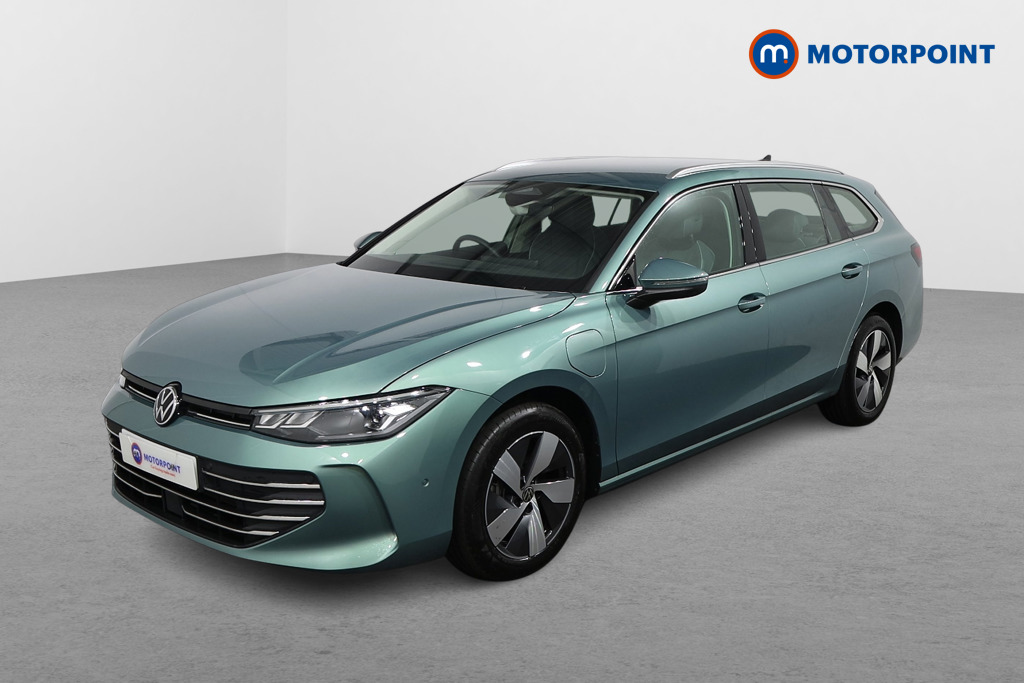 Volkswagen Passat Life Automatic Petrol Plug-In Hybrid Estate - Stock Number (1578097) - Passenger side front corner
