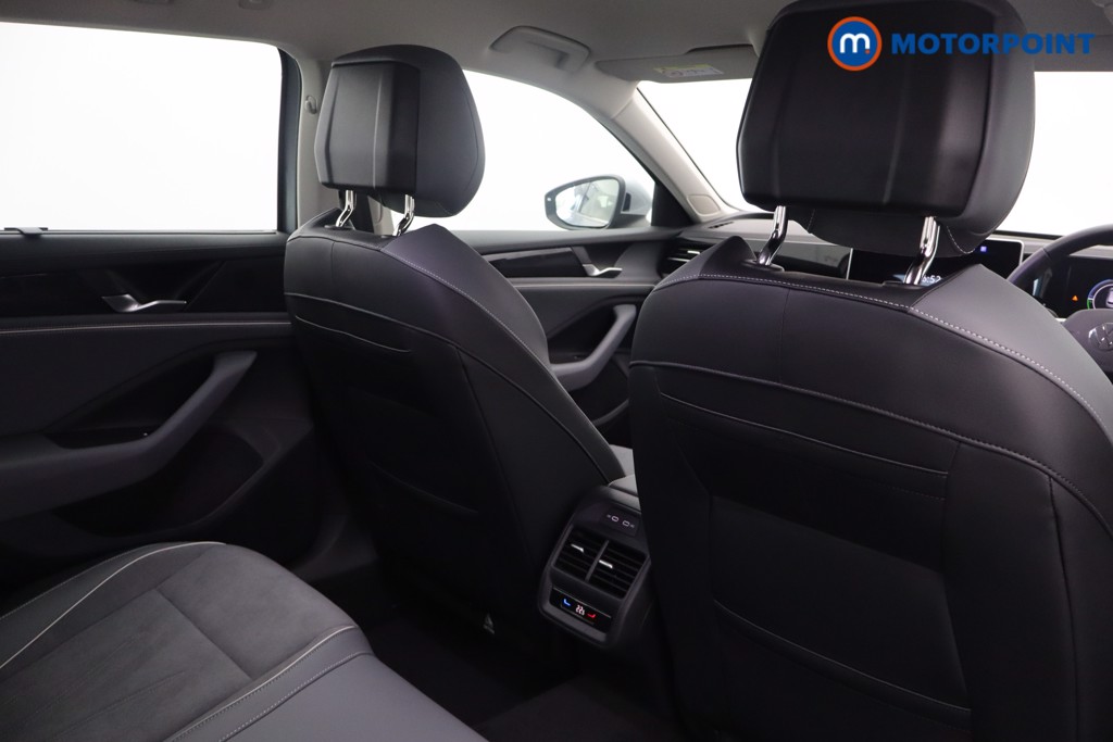 Volkswagen Passat Life Automatic Petrol Plug-In Hybrid Estate - Stock Number (1578120) - 7th supplementary image